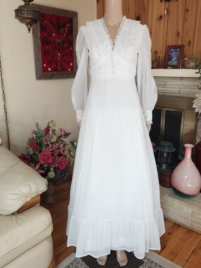 Vintage 1970s White Prairie Wedding Dress | Metal Zipper & Snap Cuffs | Victoria